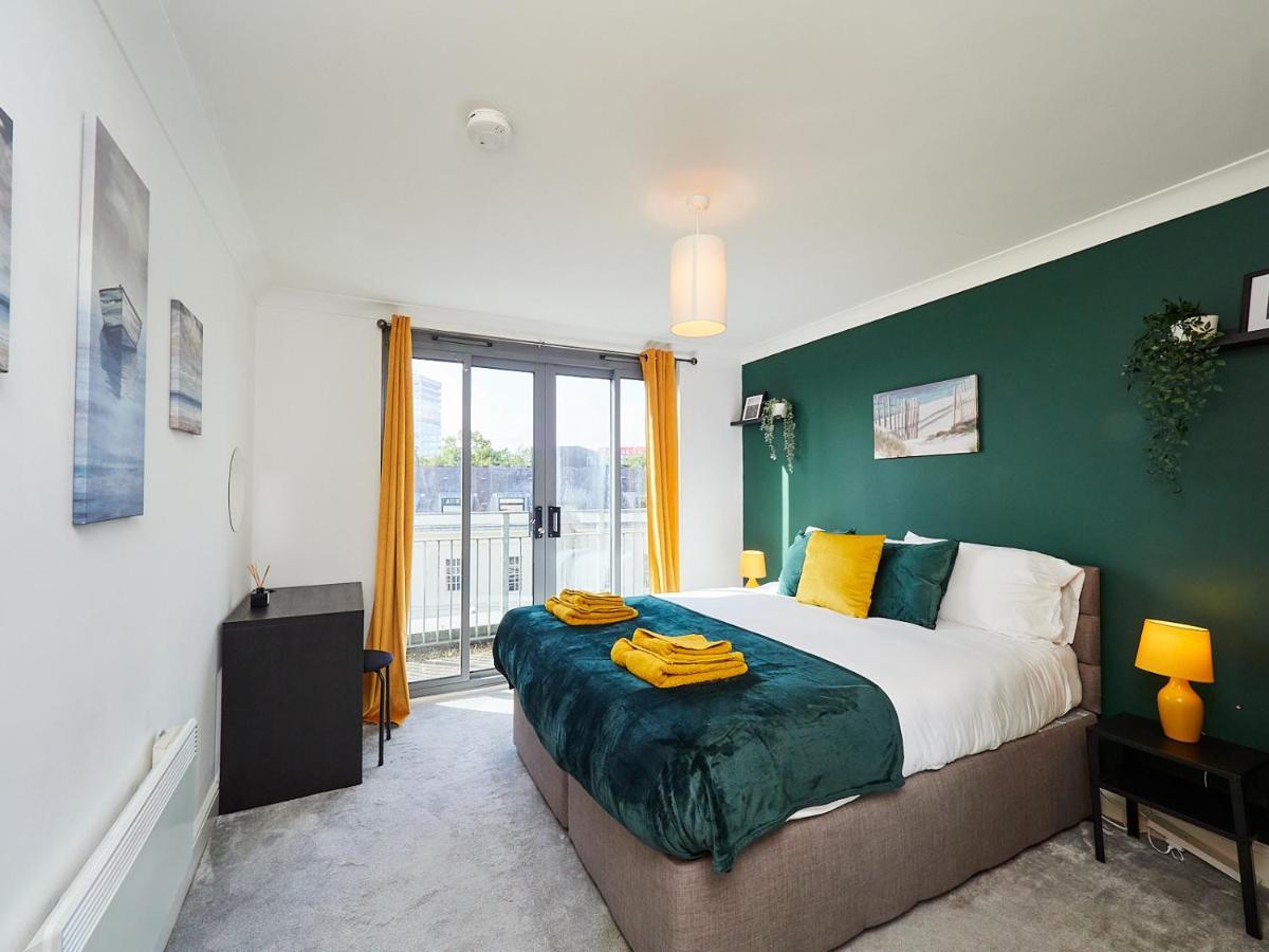 Emerald Suite: Two-story Duplex In Centre Apartment Birmingham