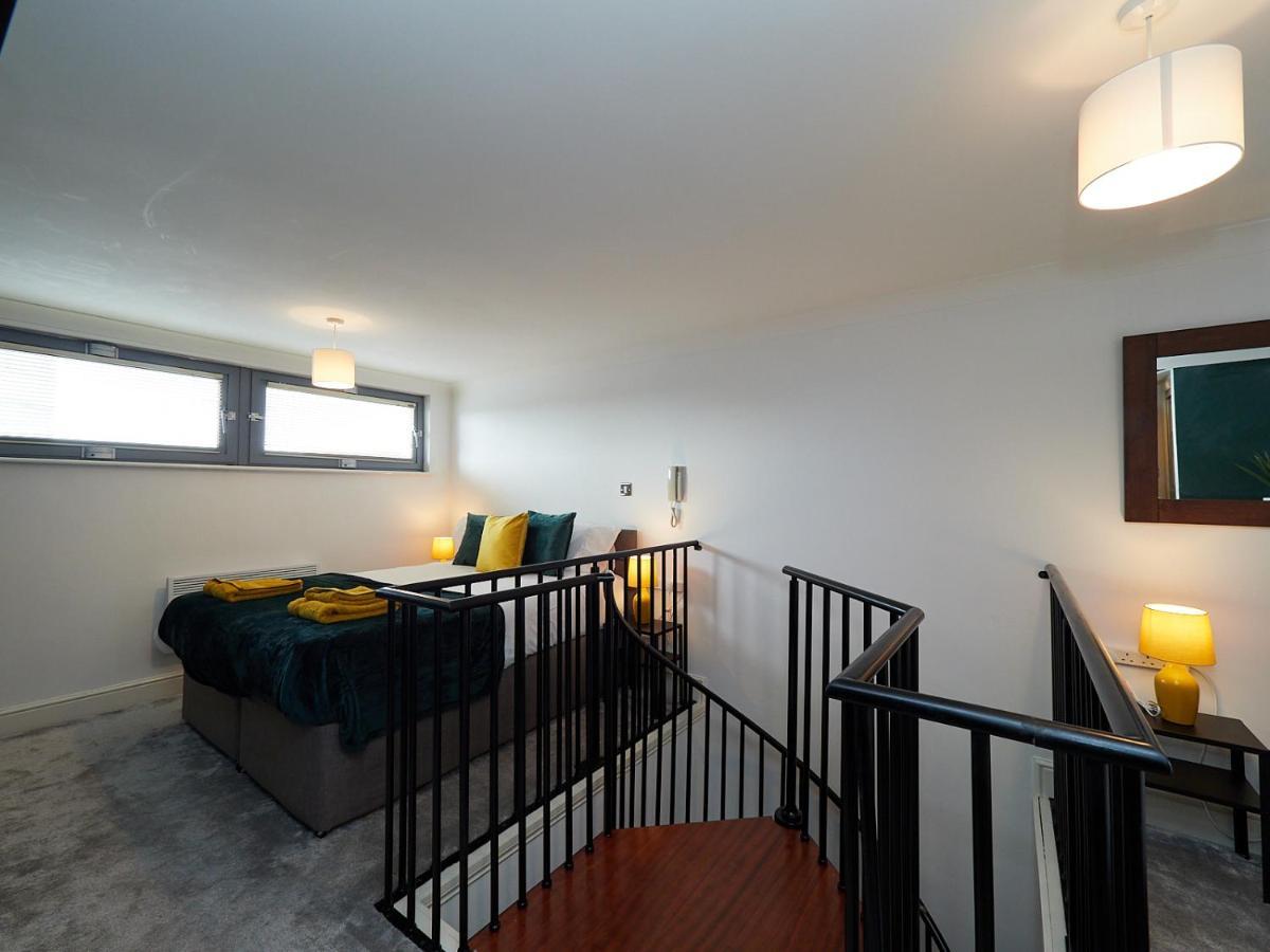 Emerald Suite: Two-story Duplex In Centre Birmingham