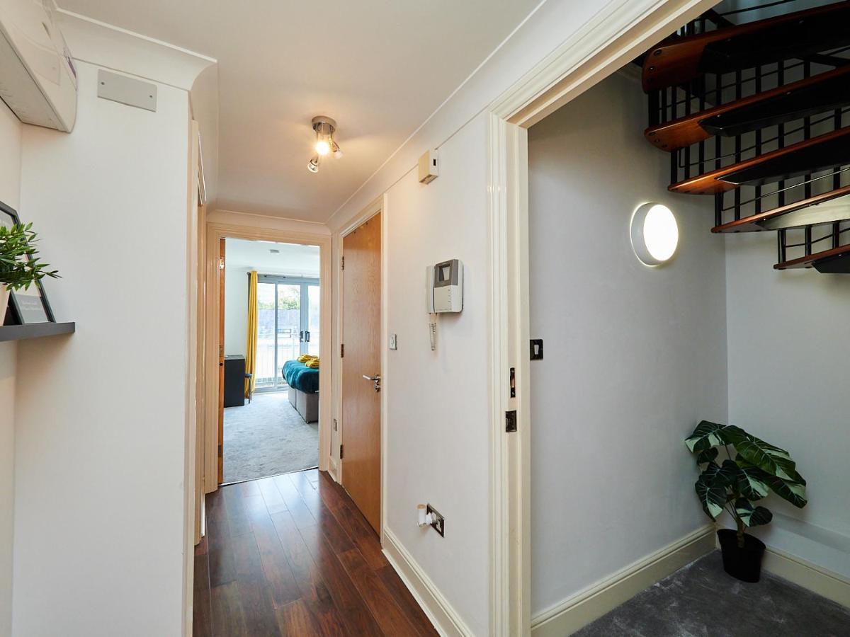 Emerald Suite: Two-story Duplex In Centre Apartment *