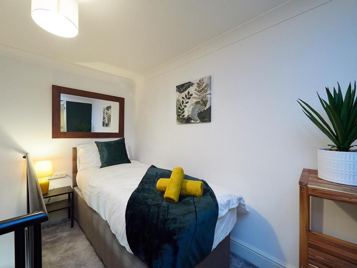 Emerald Suite: Two-story Duplex In Centre